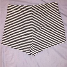 Mini Striped Shorts From H&M With Pockets Never Worn! Striped Stretch High-waisted Shorts, H&m Stretch Shorts For Summer, Summer Style H&m Short Bottoms, Fitted Summer Bottoms From H&m, H&m Fitted Short Bottoms, H&m Fitted Short Length Bottoms, Fitted Short Length Bottoms By H&m, Fitted Short Length H&m Bottoms, White Short Bottoms By H&m