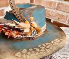 Handmade Cowgirl Hat, Denim Hats, Burned Hats, Cowboy Hat Design, Diy Hats, Hat Burning, Custom Cowboy Hats, Hat Bar, Diy Clothes Hacks