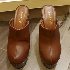 Brown Platform Clogs Trendy Clogs With Reinforced Heel And Round Toe, Trendy Closed Toe Clogs With Reinforced Heel, Trendy Brown Synthetic Clogs, Brown Synthetic Wedge Heel Clogs, Brown Synthetic Mules With Wooden Heel, Trendy Brown Platform Clogs, Wooden Clogs, Platform Clogs, Cedar Wood