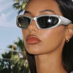 Swift Oval Futuristic Sunglasses Pink Film, Y2k Sunglasses, Silver Sunglasses, نظارات شمسية, Stylish Glasses, Pink Frames, Estilo Punk, Trik Fotografi, Cool Sunglasses