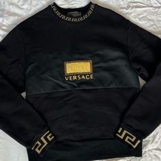 Kith X Versace Embroidered Crew Neck Sweatshirt. In New Condition. Not Sized But Fits Like Size Small. Sold Out! Rare. His Aesthetic, Fire Fashion, Black Hoodie Women, Fleece Hoodie Women, Air Shoes, Adidas Crazy, Swag Men, Big Baby, Mens Attire