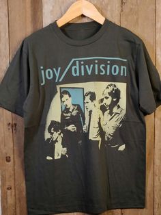 Soft Grunge Men Outfit, Pop Culture Cotton Top With Band Logo, Vintage Band Shirts, Vintage Band T Shirts, Gay Outfit, Fit Clothes, Merch Ideas, Joy Division, Band T Shirts