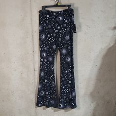 Flare Legging Celestial Print Nwt Size 11-13 Celestial Print, Flare Legging, No Boundaries, Colorful Leggings, Boundaries, Pant Jumpsuit, Pants For Women, Black White, Leggings