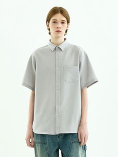 This is a short sleeve oversized shirt for both gender that is made out of wrinkle free fabric. With sturdy fabric does not form wrinkles, it is easy to wear for a natural and casual look. - Oversized silhouette- Soft touch and elasticity- High vapor permeability Oversized Silhouette, Wrinkle Free, Free Fabric, Oversized Shirt, Short Sleeve Shirt, Casual Looks, Mens Outfits, Fabric, How To Wear