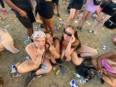 Festival Instagram Pictures, Music Festival Picture Ideas, Festival Astethic, Summer Smash Festival, Festival Pictures Ideas, Wireless Festival Outfits, Festival Photo Ideas