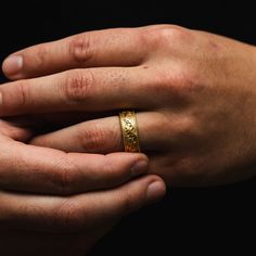 Vintage Patterned Ring - Gold This is made using recycled surgical stainless steel. Designed to never tarnish, fade or irritation. You can be sure this ring will not lose its colour so you do not have to worry about wearing this in water or to sleep. It's not going to lose its colour or leave green marks. DETAILS - Recycled Stainless Steel & 18K Gold PVD Plating - A completely unique band ring, a design we created using the design from our earring! - Available in sizes 5-12 US - A full break dow Pinky Ring Mens, Band Rings For Men, Money Rings, Etsy Jewellery, Gold Pinky Ring, Unique Bands, Mens Gold Rings, Ringe Gold, Pattern Ring