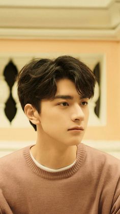 Asian Men Mid Length Hair, Korean Middle Part Perm, Korean Side Part Hair Men, Asian Men Side Part Haircut, Side Part Rủ, Men Middle Part Haircut, Middle Part Natural Hairstyles, 60 40 Hairstyle Men Korean