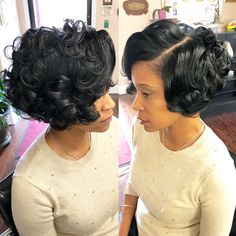 Healthy Hair is ALWAYS in style! Type 3 Curly Hair Bob, Denim Brunch Outfit Ideas, American Hairstyles, Sassy Hair, Silk Press, Roller Set, Bob Hair, Penteado Cabelo Curto