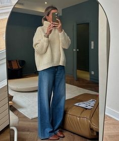 Olympia Marie Style, Wide Leg Jeans Outfit Fall, Casual Holiday Party Outfit, Scandi Street Style, Sweater Street Style, Casual Holiday Party, Jeans Outfit Fall, Headband Outfit, Fall Winter Wardrobe