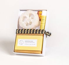 🎁 We can send your gift directly to the recipient address with your personal note. stocking stuffer, Mini Spa Gifts for coworkers, gift ideas for coworkers, Christmas gifts for coworkers, Christmas gift ideas, inexpensive gifts coworker Set includes: ❀ Favor sized Citrus soap ❀ Lip balm (unscented) ❀ Small luffa ❀ Elastic hair tie ❀ Jewelry box with clear lid 100% Natural Artificial fragrance-free & artificial color-free Alcohol-free Presrvative - free Never tested on animals Does not conta Gift Ideas For Coworkers Christmas, Coworkers Gift Ideas, Coworkers Christmas Gifts, Primary Christmas Gifts, Gifts For Coworkers Christmas, Gift Ideas For Coworkers, Tie Jewelry, Citrus Soap, Lip Balm Labels