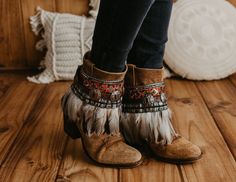 This bohemian ankle strap is the perfect accessory to decorate your high boots or ankle boots, they are made with carefully selected ethnic materials, in a completely handmade process, with them you will make those boots that you wear everywhere, and have super comfortable ones, have a different air when you want and so you can enhance that Boho-Chic style that we love so much. When purchasing a product, the complete pair (left foot and right foot) is included. This listing is for one pair of boot covers, footwear is not included. If you need a custom design or for a girl, do not hesitate to write to me and we will design it together Boot covers are adjustable to fit a variety of widths. Made with feathers, sequin embellishments and leather strap with metal conchos Handmade Adjustable leat Festival Boots With Tassels And Round Toe, Bohemian Boots With Tassels And Round Toe, Brown Tasseled Boots For Festivals, Bohemian Brown Boots With Tassels, Brown Bohemian Boots With Tassels, Bohemian Ankle-high Boots For Fall, Bohemian Boots With Round Toe For Festivals, Bohemian Round Toe Boots For Festival, Bohemian Handmade Ankle Boots