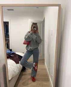 Outfit For Class College, Fall Outfits For Class College, Europe Aesthetic Outfit Fall, Cardigan And Sneakers Outfit, Winter Class Outfits College, Fall Outfit Inspo Casual, Ireland Winter Outfits, Red Sneaker Outfit, Boston Aesthetic Outfits