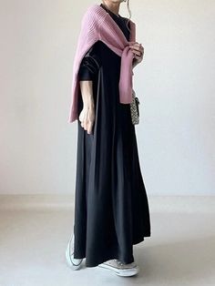 Long Sleeves Loose Pleated Solid Color Split-Joint Round-Neck Maxi Dresses Shirt Dress Casual Black Long Sleeve Maxi Dress, Black Solid Maxi Dress For Workwear, Casual Black Plain Maxi Dress, Black Solid Color Maxi Dress For Fall, Black Long Sleeve Plain Dress, Black Solid Color Dress For Daywear, Black Dresses For Daywear, Plain Solid V-neck Maxi Dress, Solid Plain V-neck Maxi Dress