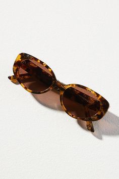 ✨ Discover the trendiest sunglasses that perfectly match your vibe! Whether you’re hitting the beach or strolling in the city, these shades will elevate your look. #CoolSunglasses #SummerStyle #FashionAccessories Beach Formal, Brunch Fashion, Uv Sunglasses, Trendy Sunglasses, Heart Face Shape, Cool Sunglasses, Oversized Style, Eyewear Womens, Style Mistakes