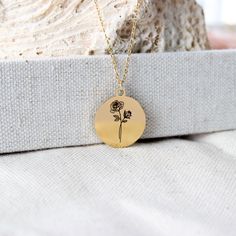 Dainty and Beautiful Birth flower Necklace, you can personalize it with your Name with your birth month. These are gorgeous chains that give such a wonderful vibe for that special person in your life! this necklace is made with high-quality materials to ensure lasting durability.  M A T E R I A L S - S I Z E * Disc measures 16mm or 18mm * 1.5mm Stainless Steel, 18K Gold Plated, 18K Rose Gold Plated Chain 18" -----------------------♡-------------------- H O W T O O R D E R 1.) Choose the Options D Necklace, Birth Flower Necklace, Necklace For Mom, Necklace Name, Initial D, Flower Jewelry, Birth Flower, Birth Month, Birth Flowers