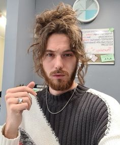 Curly Alternative Hair Men, Man Bun Hairstyles, Growing Your Hair Out, Shave My Head, Hair Idea, Grow Long Hair, Hair Aesthetic, Human Reference, Men Hairstyles