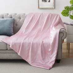 PRICES MAY VARY. Soft & Cozy - This silky throw blanket is super soft, lightweight, warm and cozy enough for all year use, sure to become your new favorite blanket! It's also durable, breathable and so comfortable with our 600 thread count premium satin fabric. Versatile & Decorative - Cuddling up while you're napping in the bed, couch or sofa, tucking in by the fire enjoying your time at home with your lived ones, making this satin blanket a perfect companion and elegant decoration both indoor Satin Blanket, Silk Blanket, White Throw Blanket, Travel Car, Faux Fur Throw Blanket, Blanket For Couch, Fur Throw Blanket, Cooling Blanket, White Blanket