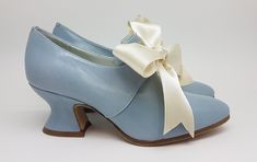 18th Century Historical Woman Shoes in Light-blue Leather - Etsy Blue Heels Wedding, 18th Century Shoes, 1930s Shoes, Century Shoes, 18th Century Women, Historical Shoes, Womens Costume, Woman Costume, Historical Women