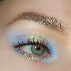 Subtle Light Blue Makeup Looks, Powder Blue Makeup, Subtle Eyeshadow Looks, Simple Blue Eyeshadow Looks, Simple Colorful Makeup, Pastel Eyeshadow, Drag Make-up