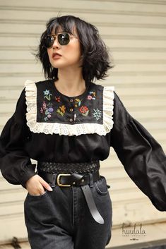 Dress Design For Women, Silk Dress Design, Raw Silk Dress, Ruffle Collar Shirt, Look Retro, 자수 디자인, Embroidered Linen, Linen Blouse, Ruffle Collar