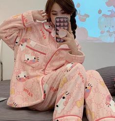 Fashion Kitty Pajamas Home Suit PN6562 ●Size: Top: M:Length 62 cm bust 116 cm sleeve 68 cm L:Length 64 cm bust 120 cm sleeve 70 cm XL:Length 66 cm bust 124 cm sleeve 72 cm XXL:Length 68 cm bust 128 cm sleeve 74 cm Pants: M: Length 94 cm waist 60-100 cm hip 102 cm. L: Length 96 cm waist 66-110 cm hip 108 cm. XL: Length 98 cm waist 70-120 cm hip 114 cm. XXL: Length 100 cm waist 74-126 cm hip 118 cm. (Please allow 1-3cm differs due to manual measurement.As different computers display colors differently,the color of the actual may vary slightly from the above images.Thanks for your understanding.) ●Material: soft ●About Shipping: We attach great importance to the orders of each customer and parcel delivery. 1.Processing time: 2-3 business days. 2.Shipping time: 10-15 business days to US, pleas Hello Kitty Pijama, Winter Pajamas Women, Pajamas Winter, Kawaii Phone Case, Trousers Casual, Parcel Delivery, Winter Pajamas, Women's Pajamas, Fleece Dress