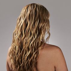 Après Beach Wave and Shine Spray | Brilliance & Shine | Collections | Oribe | United States Bombshell Hair, Oribe Hair Products, Shine Spray, Beach Wave, Hair Fragrance, Light Hair, Hair And Beard Styles, Beach Hair, Hair Waves