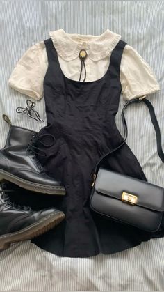 Collared Dress Aesthetic, Violet Baudelaire Inspired Outfits, Pinafore Dress Black, Peter Pan Aesthetic Outfit, Black Pinafore Dress Outfit, Peter Pan Inspired Outfits, Vintage Outfits Black, Bolo Tie Outfit, Peter Pan Collar Outfit