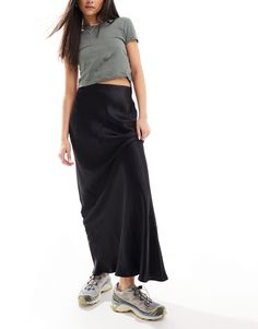 Rokken van Stradivarius Looks voor je onderste helft Hoge taille Elastische tailleband Regular fit Satin Maxi Skirt, Holiday Dress Outfit, Eid Outfits, Maxi Rok, Skirt Co Ord, Satin Maxi, Maxi Dress Trend, Black Wrap Dress, Petite Maternity