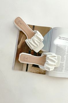 Aesthetic Shoes Heels, Shoes Classy, Classy Heels, Luca And Grae, Lilac Top, Trendy Heels, Heels White, Stunning Shoes