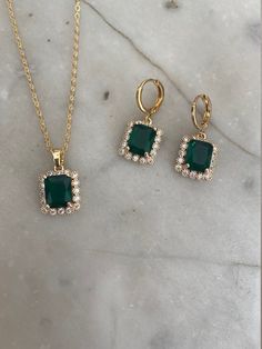 Gold-plated huggie hoop earrings measuring 1.2 cm x 1.4 cm with a rectangle emerald green jewel and crystal charms measuring 1.3 cm x 1.6 cm. Comes in a pair and the base metal is brass. Comes in a black velvet pouch. If this is a gift and you would like a box free of charge please mark as a gift or leave a note at checkout. Matching necklace available here...https://www.etsy.com/uk/listing/1179610652/gold-crystal-emerald-green-rectangle?ref=listing_published_alert INTERNATIONAL BUYERS please ch Luxury Green Onyx Jewelry For Gift, Emerald Earrings Outfit, Emerald Green Earrings Wedding, Emerald And Gold Jewelry Set, Wedding Earrings Green, Real Emerald Jewelry, Green And Gold Accessories, Dark Green Jewelry Set, Emerald Wedding Earrings