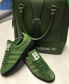 Adidas Classic Shoes, Looks Adidas, Look Adidas, Dr Shoes, Adidas Classic, Swag Shoes, Gym Shoes, Shoe Lace Patterns, Shoe Lace