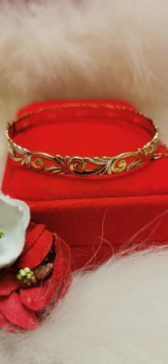 Weight 13g Wide:8mm Max size wrist fit 20cm Type:Bangle  Very good vintage condition Included luxury gift box Classic Filigree Bangle Gift, Vintage Gold Bangle Bracelet Gift, Antique Gold Bangle Bracelet As A Gift, Ornate Yellow Gold Cuff Bracelet Gift, Ornate Yellow Gold Cuff Bracelet For Gift, Vintage Hallmarked Bangle For Gift, Filigree Gold Bangle Bracelet As Gift, Ornate Round Bangle As A Gift, Vintage Yellow Gold Bangle For Gift