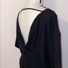 New! Gorgeous Open Back Detail With Knot In Fabric So So Cute! It’s A Size Small But Will Fit Medium Or A Smaller Larger Low Back Top, Open Back Shirt, Sewing Inspiration, Black Top, Open Back, So Cute, Knot, Womens Tops, Size Small