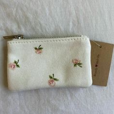 pretty coin purse from brandy🩰🌸 Coquette Closet Essentials, Small Wallet Diy, Girly Crafts Aesthetic, Coquette School Bag, Coquette Gift Ideas, Coin Purse Aesthetic, Manualidades Coquette, Coquette Accesorios, Sewing Coquette