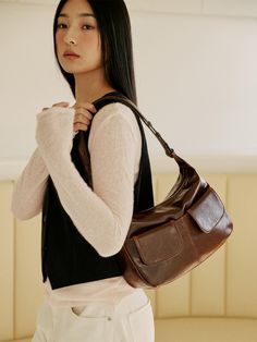 It is a daily bag brand that can be used comfortably every day.- Practical design with two out pockets- Open and close with the hidden magnet- Can be worn as a shoulder bag or a cross bag- Vintage and natural mood Brown On-the-go Shoulder Bag With Pockets, Everyday Brown Shoulder Bag With Removable Pouch, Versatile Brown Baguette Bag For Travel, Modern Brown Saddle Bag For On-the-go, Brown Shoulder Baguette Bag For Travel, Brown Baguette Bag For Everyday Use, Brown Baguette Shoulder Bag For On-the-go, Brown Crossbody Baguette Bag For Everyday, Chic Everyday Hobo Bag With Pockets