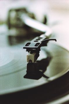 an old record player with its turntable in black and white