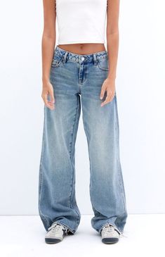 Simple, trendy, and comfortable, the Casey Medium Indigo Low Rise Baggy Jeans from PacSun are bound to be your new go-to this season. Featuring a low-rise waist and wide-leg openings with a baggy fit, these jeans come in a versatile medium indigo wash and has a durable rigid cotton construction.Model is wearing a size 26Model measurements: 5’7” height, 30” bust, 23” waist, 33” hip PacSun Womens Casey Medium Indigo Low Rise Baggy Jeans - Blue size XS Low Waisted Wide Leg Jeans, Jeans Low Rise Baggy, Levi Low Loose Jeans, Pacsun Low Rise Jeans, Lowrise Baggy Jeans, Pacsun Jeans Outfit, Mid Rise Baggy Jeans, Paloma Core, Dark Blue Baggy Jeans