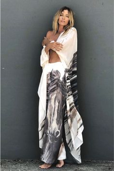 Erte Kaftan Horse - Ramona LaRue Cargo Pants Woman, High Waisted Cargo Pants, Wide Leg Cargo Pants, Wardrobe Upgrade, Pants Woman, Video Shoot, Woman Clothes, Pants Loose, Cooler Look