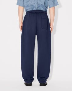 'KENZO Kube' straight jog pants.
Light Soft Unbrushed Molleton.
Elevated with inside drawstring.
Side pockets and back pocket. Tapered Leg Sweatpants With Hip Pockets For Loungewear, Elevated Casual Sweatpants With Ribbed Waistband, Elevated Casual Tapered Leg Sweatpants With Side Pockets, Casual Pants With Comfort Waistband And Straight Hem, Straight Hem Pants With Comfort Waistband For Elevated Casual, Relaxed Fit Joggers With Side Pockets For Elevated Casual, Elevated Casual Pants With Comfort Waistband, Straight Leg Sweatpants With Ribbed Waistband, Relaxed Fit Wide Leg Jogging Pants