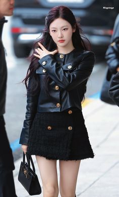 Versace Outfit, Looks Chic, Korean Celebrities, Kpop Outfits, Winter Fashion Outfits, Daily Outfits, Korean Girl, Autumn Winter Fashion