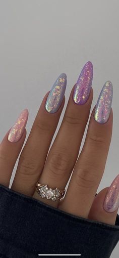 Holographic Summer Nails, Ombre Unicorn Nails, Pink And Holographic Nails, Light Purple Manicure, Holographic Flake Nails, Festival Nails 2024, Purple Opal Nails, Holo Nails Designs, Shine Nails Glitter