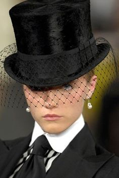 Women In Tie, Equestrian Chic, Elegant Hats, Fancy Hats, Love Hat, Millinery Hats, Fascinator Hats, Derby Hats