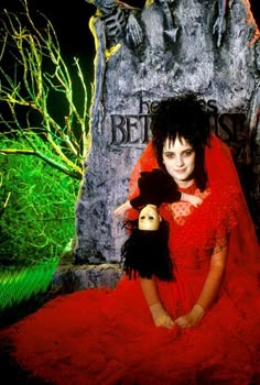 Lydia Deetz Dress, Lydia Wedding Dress, Winona Ryder Beetlejuice, Beetlejuice Wedding, Beetlejuice Lydia, Winona Forever, Halloween Parejas, Beetlejuice Movie