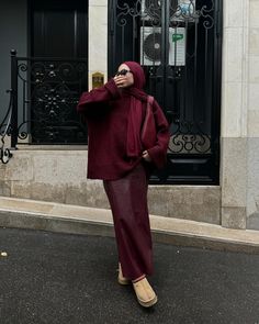 Burgundy+burgundy = burgundy 🍫:> Последние безмятежно не снежные фотокарточки города М Burgundy modest outfit,hijabi Pinterest outfits,autumn / winter modesty fits,hijabi girl,total burgundy Hijabi Winter Outfits, Modest Outfit, Autumn School Outfit, Classy Fits, Hijab Outfits, Hijabi Outfits, Hijabi Girl, Autumn Dress, Winter Outfits For Work