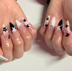 Stilleto Nails Stars, Almond Nails Art Designs, Nail Art Designs Almond, Nail Ideas Black, Pointy Nail Designs, Cool Nails, Designer Nails, Pointy Nails, Medium Almond