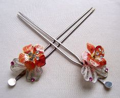 Japanese geisha Kanzashi hair pins matched pair hair jewelry hair ornament (AAE) Traditional Japanese Jewelry, Geisha Jewelry, Japanese Hair Pins, Japanese Hair Ornaments, Qing Dynasty Jewelry, Japanese Hairpin, Japanese Hair Accessories, Japanese Accessories, Jewelry Japanese