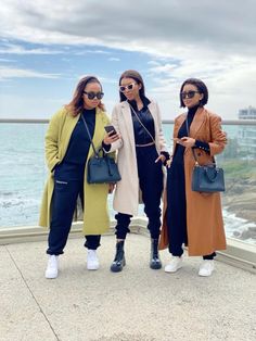 Winter Airport Outfit Black Women, Casual Winter Brunch Outfit Black Women, Casual Autumn Outfits 2023 Women, Friday Winter Outfit Work, Winter Vacation Outfits Black Women, Black Women Winter Fashion, Winter Baddie Outfits Casual, Winter Brunch Outfit Black Women, Jacket Outfit Casual