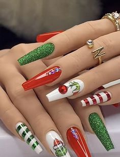 Get ready to dazzle this holiday season with our top 10 cute Christmas nail designs. From classic reds and greens to glittering snowflakes, discover the perfect festive look that'll make your nails the star attraction. Grinch Nails Acrylic, Grinch Inspired Nails, Simple Grinch Nails, Christmas Nails Grinch, Mood Nails, Unghie Nail Art