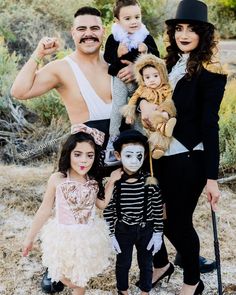 Circus Family Costume, Vintage Circus Costume, Family Themed Halloween Circus Family Costume, Family Halloween Photoshoot, Halloween Photoshoot Ideas, Vintage Circus Costume, Circus Halloween Costumes, Family Themed Halloween Costumes, Ring Leader, Spooky Halloween Costumes, Themed Halloween Costumes