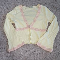 Vintage Yellow And Pink Claire Pettibone Eyelet Cardigan Sweater! In Great Condition Size Medium! Has Lace Trim With Flowers And A Ruffled Hem At The Bottom! Matching Cami Tank Is Also Posted! Hook And Eye Closure With Rosette Embellishment Ptp 17 1/2” Length 19 1/2” Frilly Cardigan, Coquette Clothes, Summery Outfits, Sweaters Vintage, Oc Stuff, Claire Pettibone, Yellow Cardigan, Yellow And Pink, Vintage Yellow